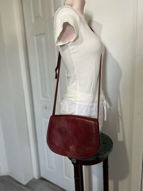 Classic Women's Leather Crossbody Bag - Burgundy
